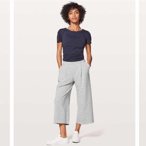 ULULEMON Can You Feel The Pleat Heathered Grey Waffle Knit Crop Pants Size 4